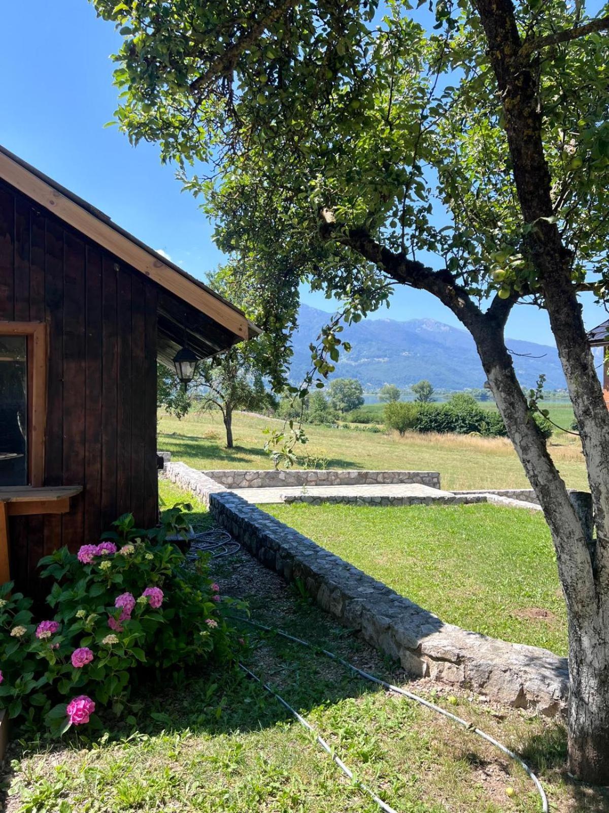 Camp Hotel Lake Views พลาฟ ภายนอก รูปภาพ