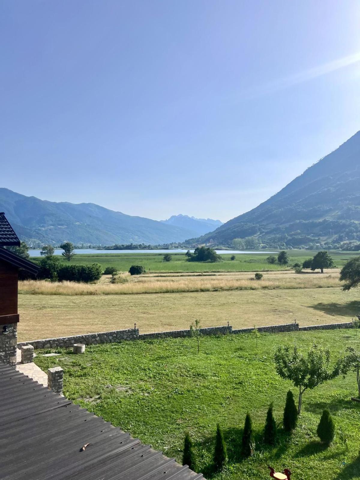 Camp Hotel Lake Views พลาฟ ภายนอก รูปภาพ