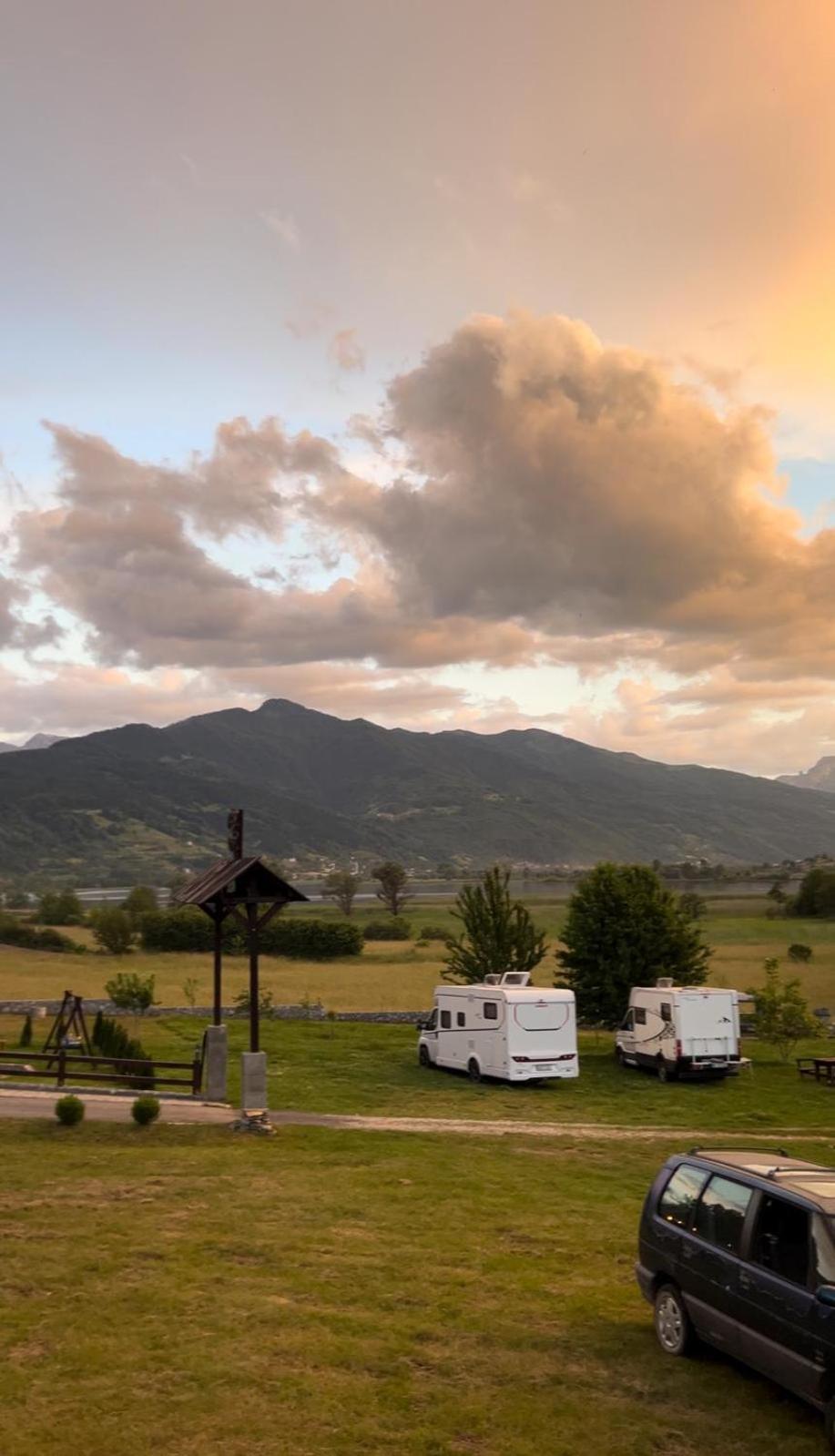 Camp Hotel Lake Views พลาฟ ภายนอก รูปภาพ